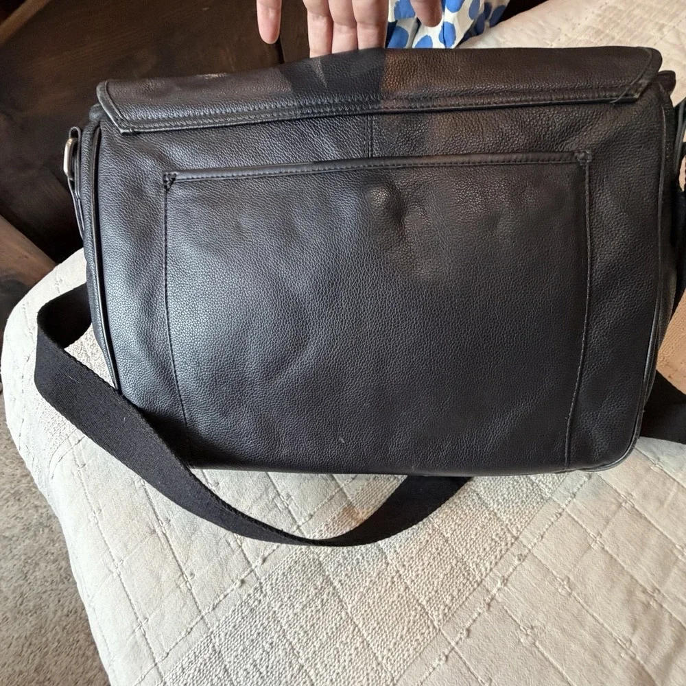 EGARA Leather Messenger Bag Black Laptop Briefcase Crossbody Work Travel